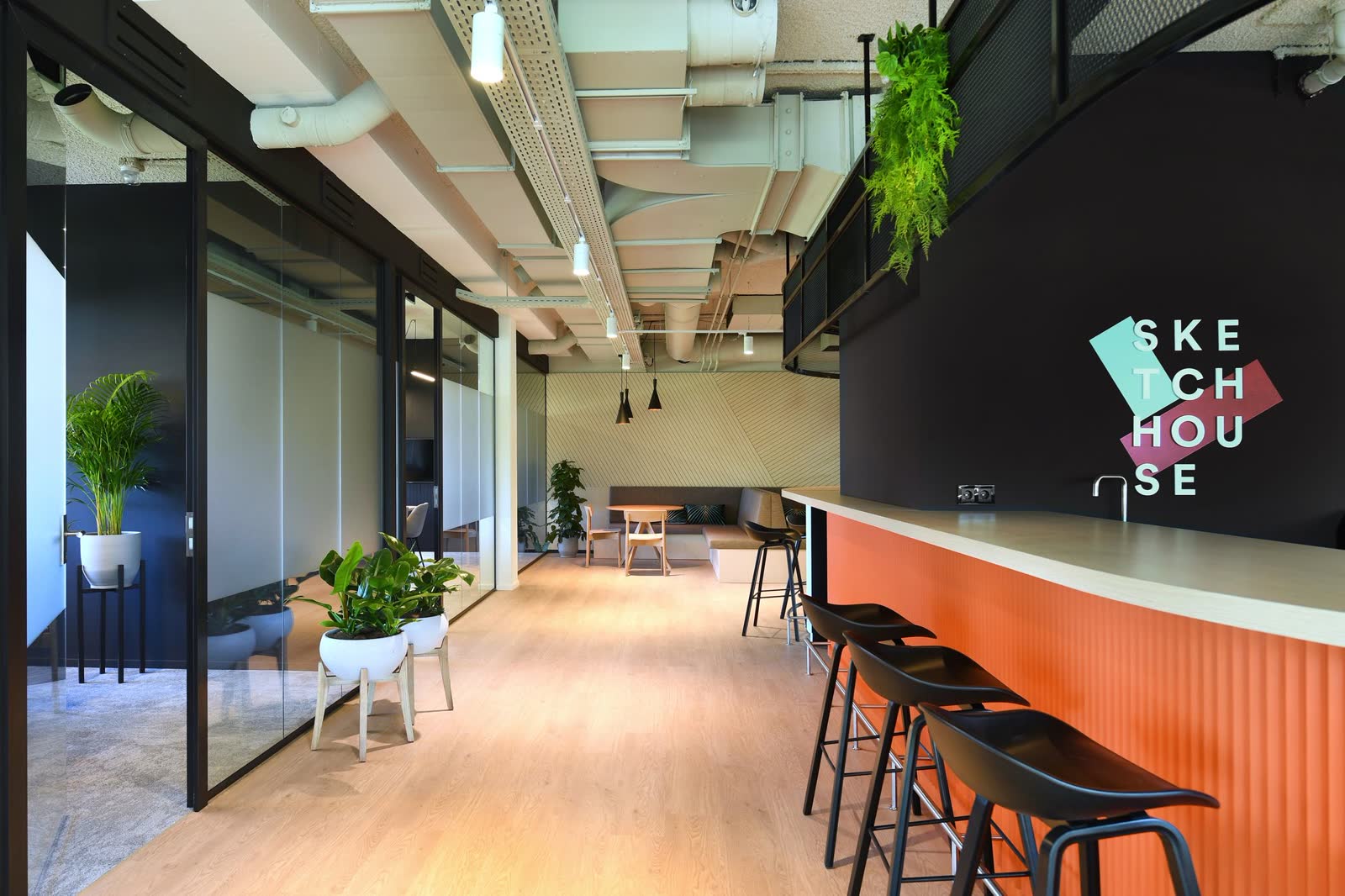 De koffiebar in het atrium van ons kantoorgebouw